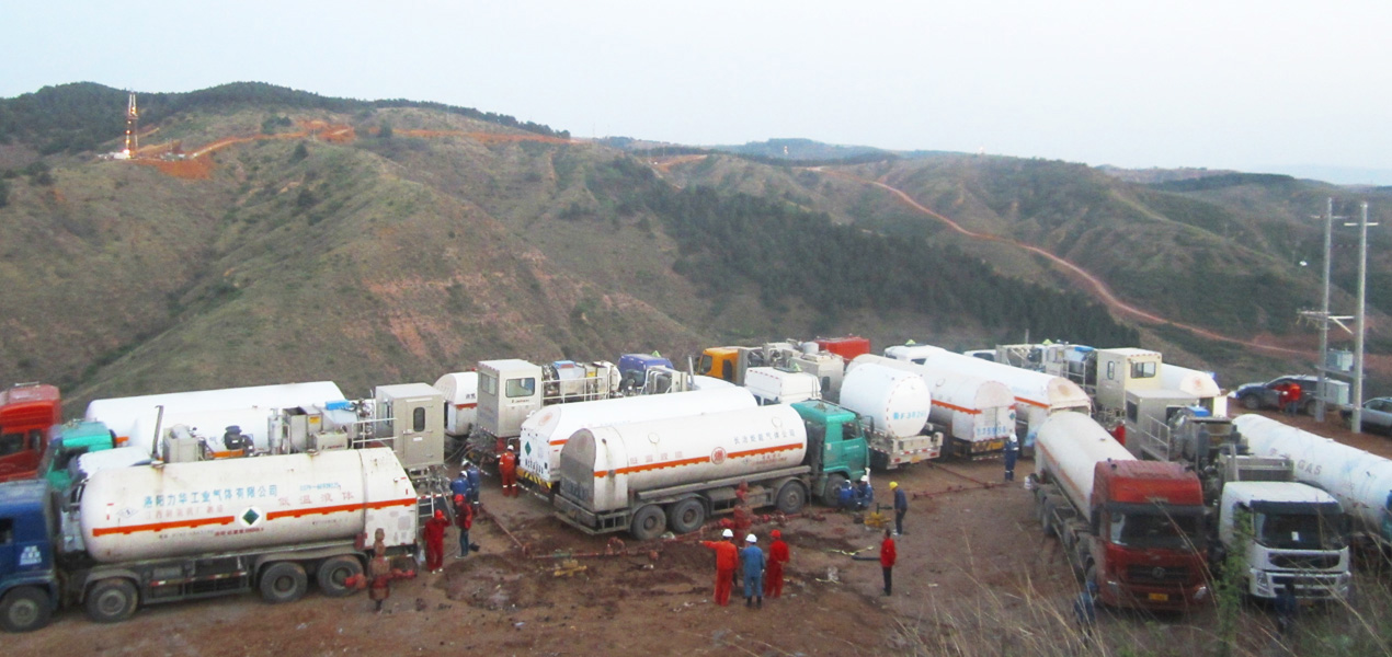 Jereh direct fired nitrogen pumper conducts nitrogen foam fracturing operation in Shanxi.